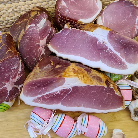 Kép 1/4 - Húsvéti füstölt sonka családi csomag 6 kg (kötözött, tarja, comb)